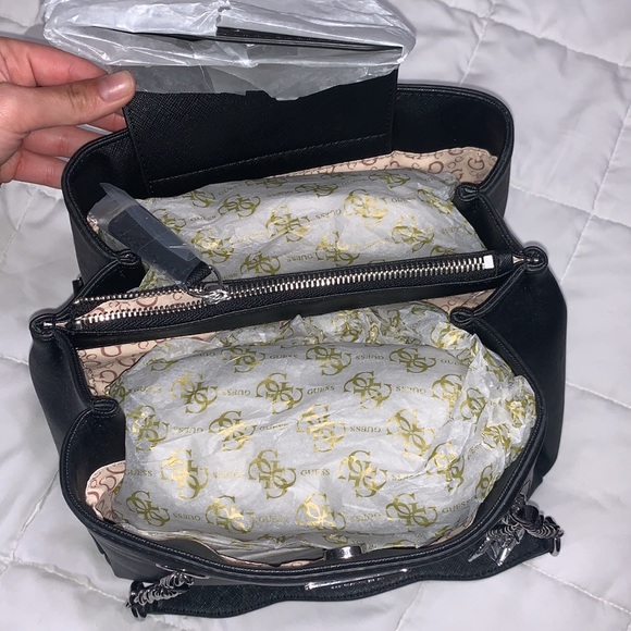 GUESS PURSE - Picture 2 of 10